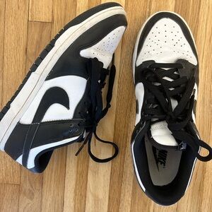 Nike panda low dunks